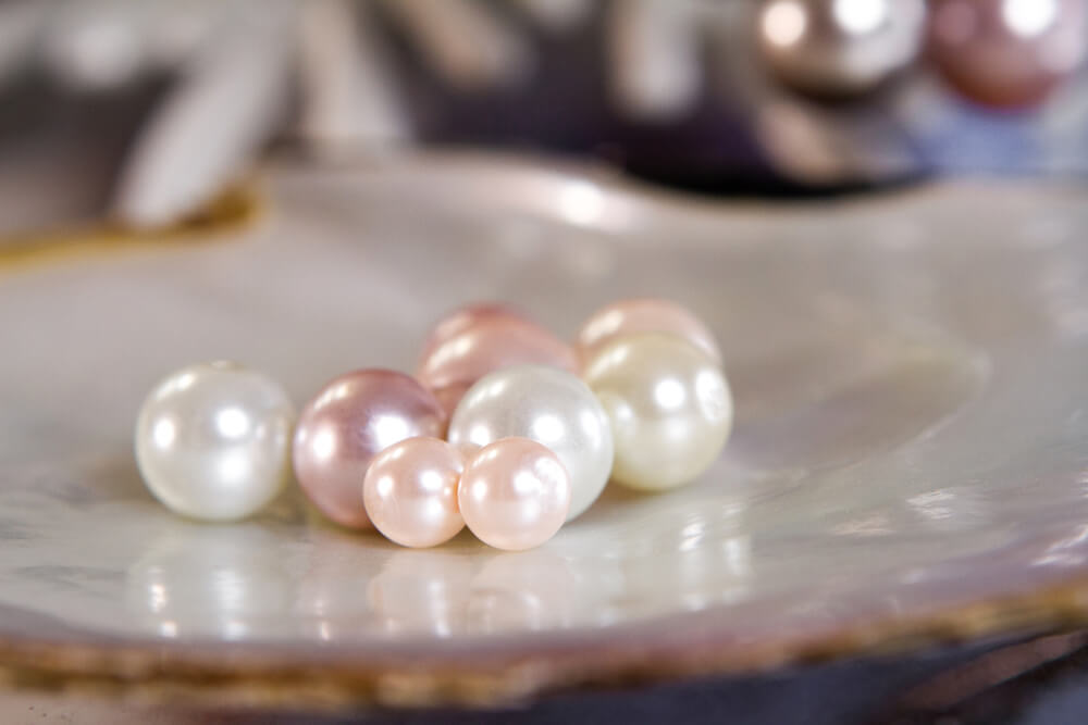 Ancient Beauty Secrets of Pearl Powder (10 Anti Aging Benefits)