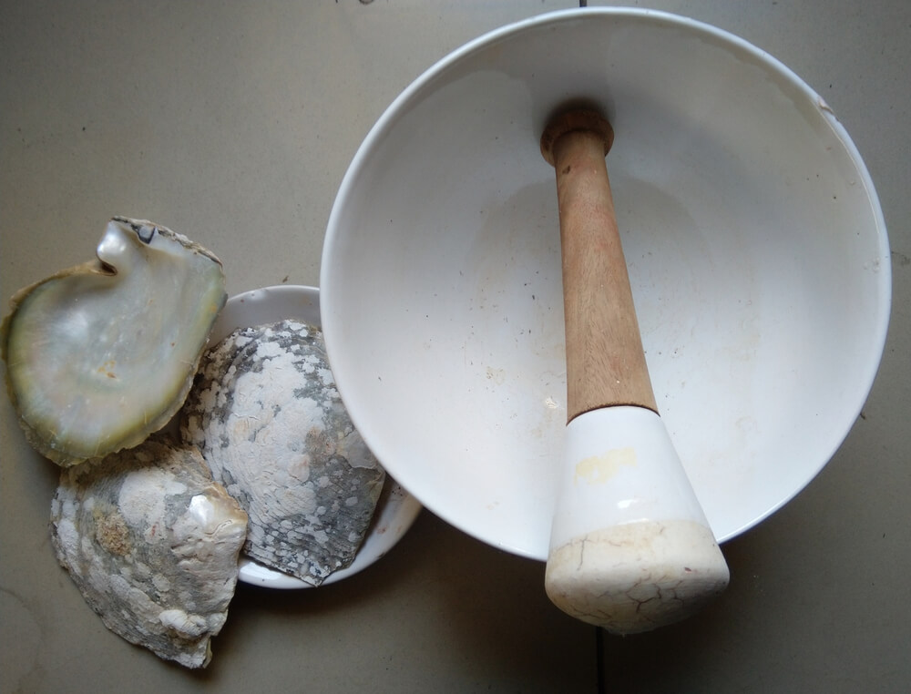 Pearl shells and bowl