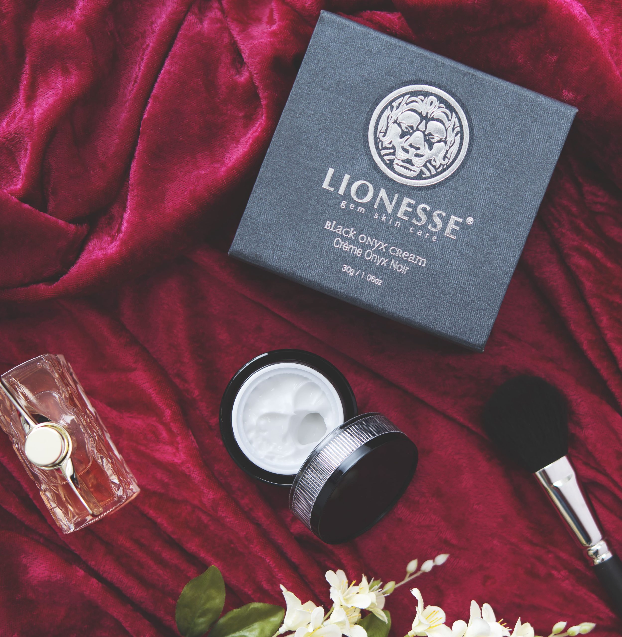 Open jar of the Lionesse Black Onyx Cream next to box
